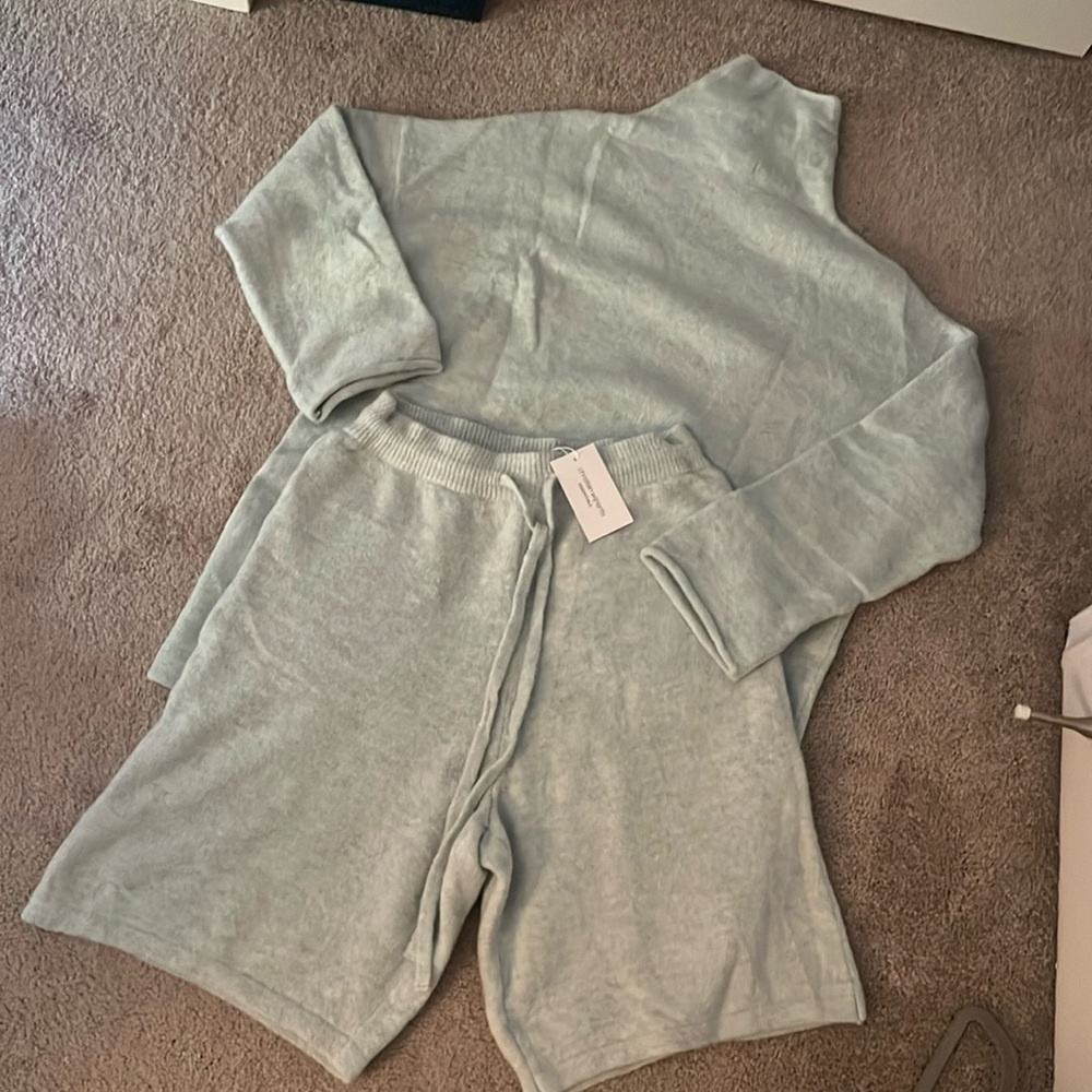 CHRISTIAN WINJANTS Essentials shorts and sweater set. M. Wool Alpacca